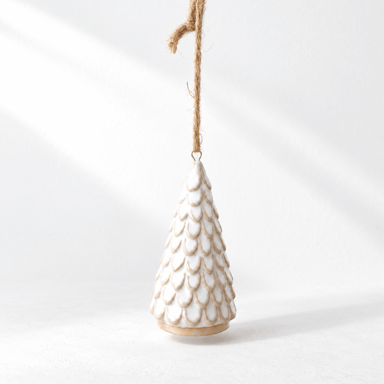 White & Gold Porcelain Tree Hanger — 9cm
